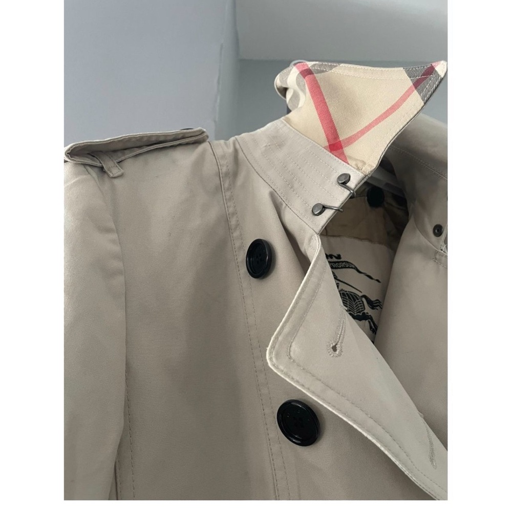 Burberry Beige Trench Coat with Classic Check Lining - Picture 5 of 11
